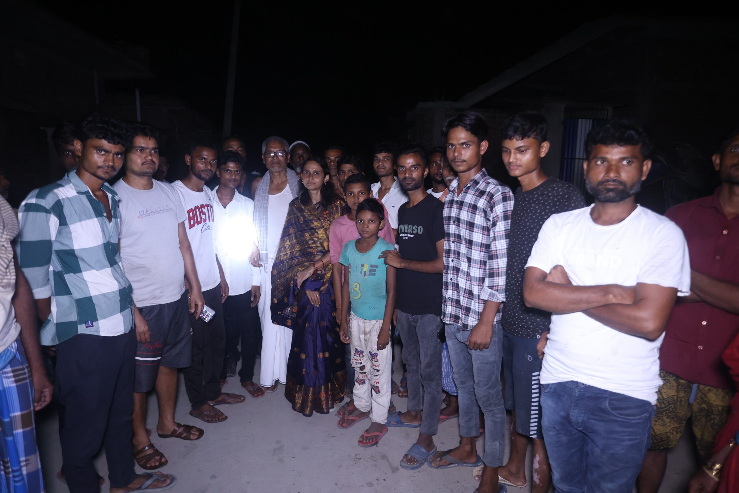 रूपौली विधायक शंकर सिंह की पत्नी ने सिंहपुर दियरा पंचायत के बेला प्रसादी ग्राम में किया क्षेत्र भ्रमण, सुनीं जनता की समस्याएं